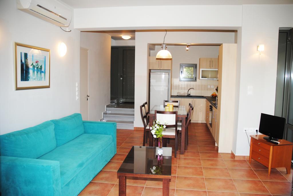 Erodios Hotel Каристос Екстериор снимка