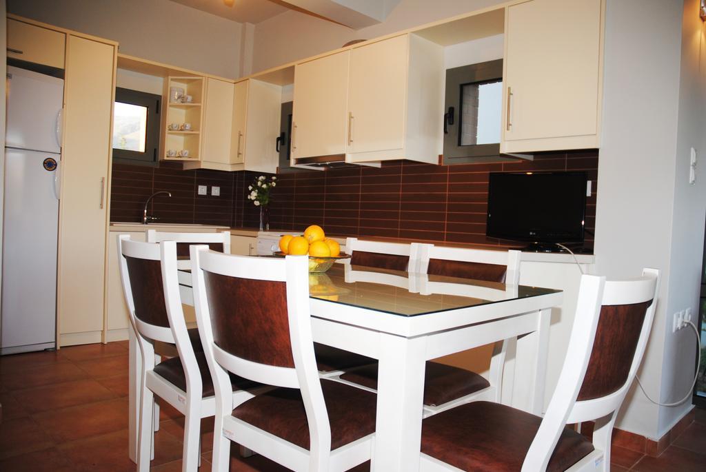 Erodios Hotel Каристос Екстериор снимка