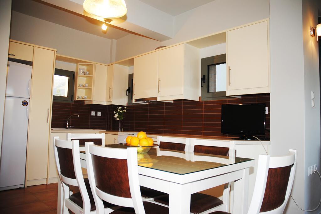 Erodios Hotel Каристос Екстериор снимка