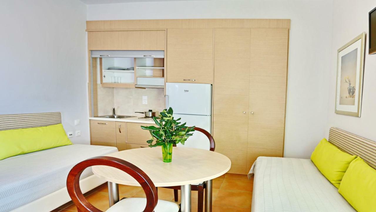 Erodios Hotel Каристос Екстериор снимка