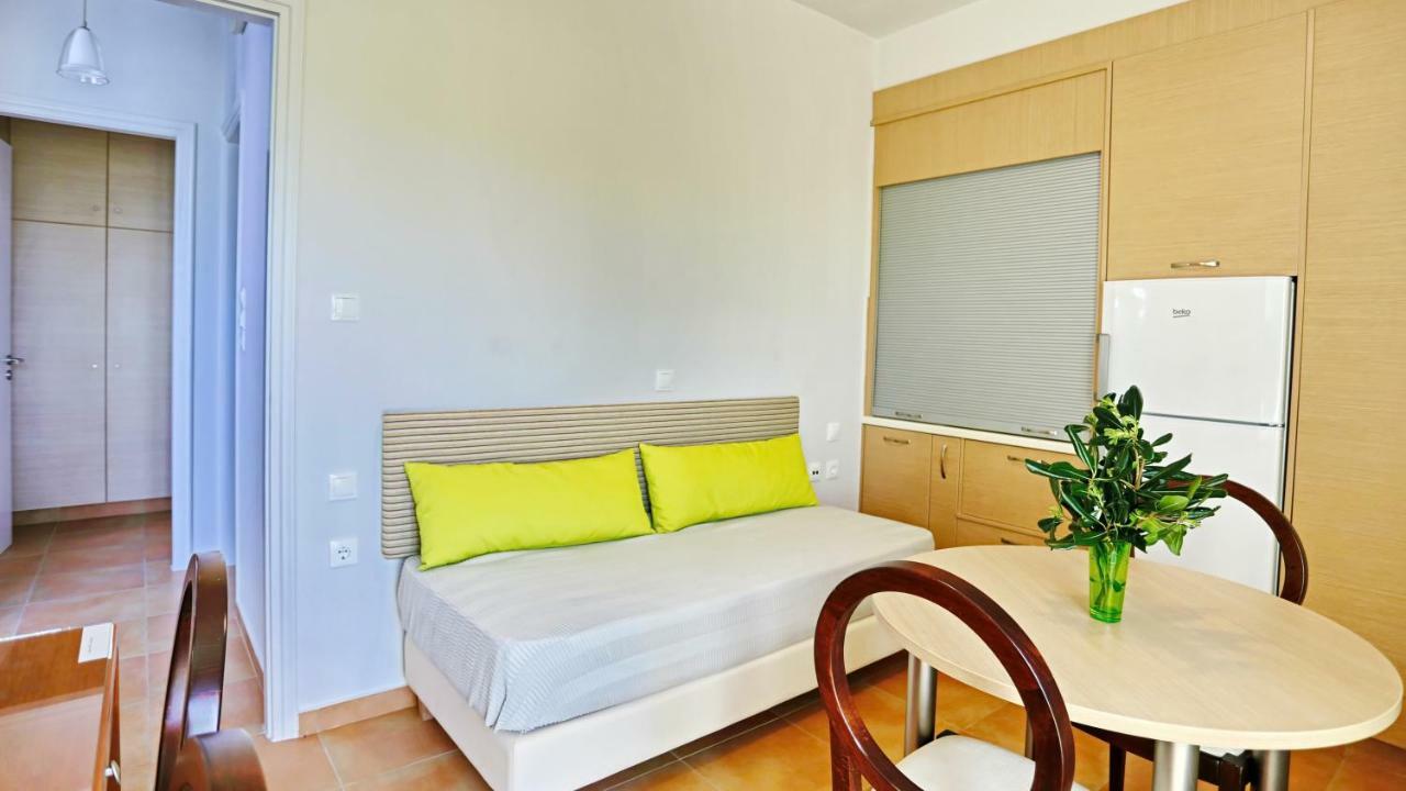 Erodios Hotel Каристос Екстериор снимка