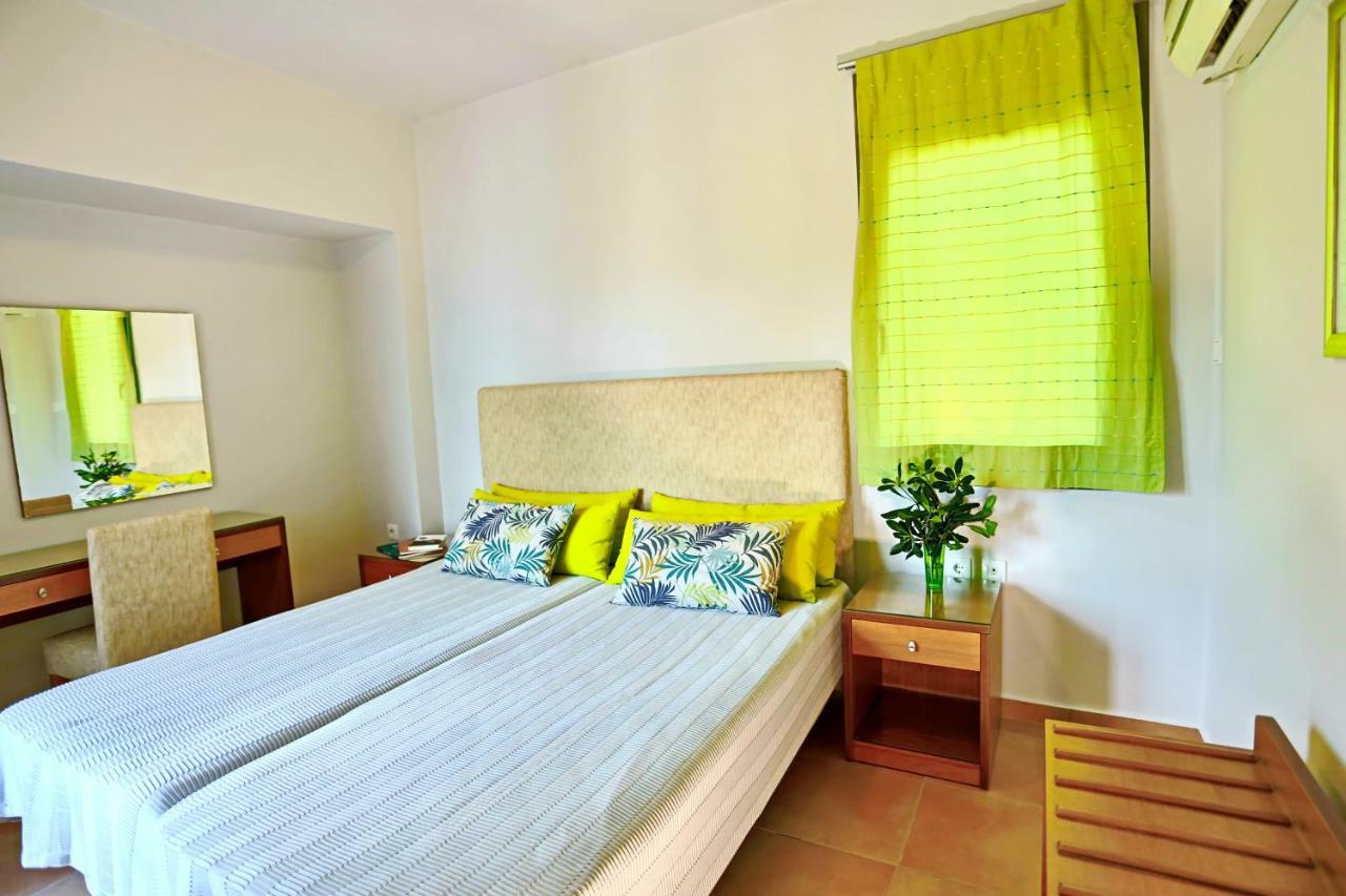 Erodios Hotel Каристос Екстериор снимка