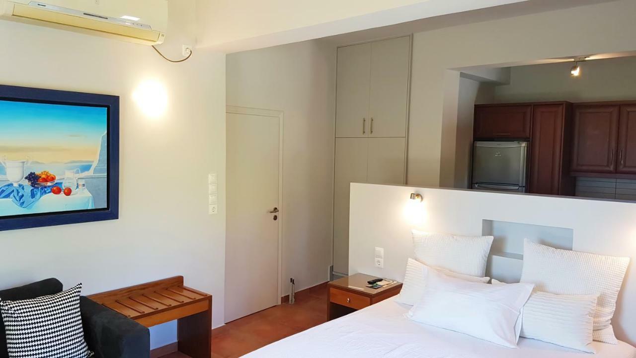 Erodios Hotel Каристос Екстериор снимка
